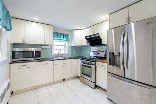 Building Photo - 26 Martell Rd