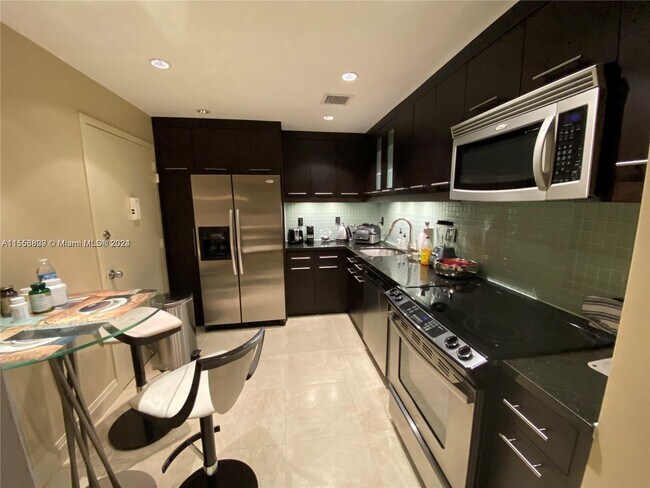 Building Photo - 2030 S Ocean Dr