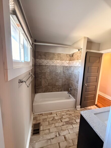 Building Photo - 237 Eisenhower Dr