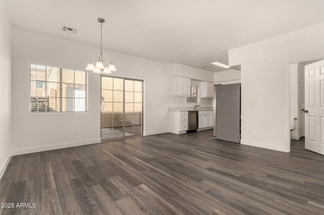 Building Photo - 2838 E Tracy Ln