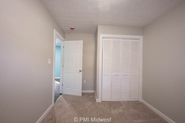 Building Photo - "Charming 3-Bed, 2-Bath Home in Indianapolis with 1,438 Sq Ft of Comfort!"