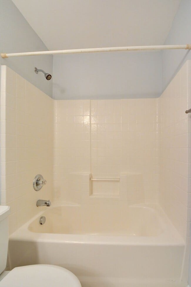 Building Photo - BEAUTIFUL 2 STORY SINGLE FAMILY HOME WITH ...