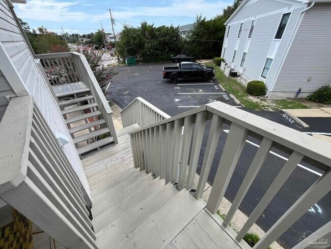 Building Photo - 3208 Redwood Ln