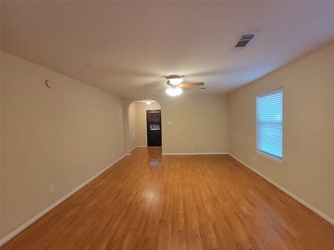 Building Photo - 2414 Gwenfair Dr