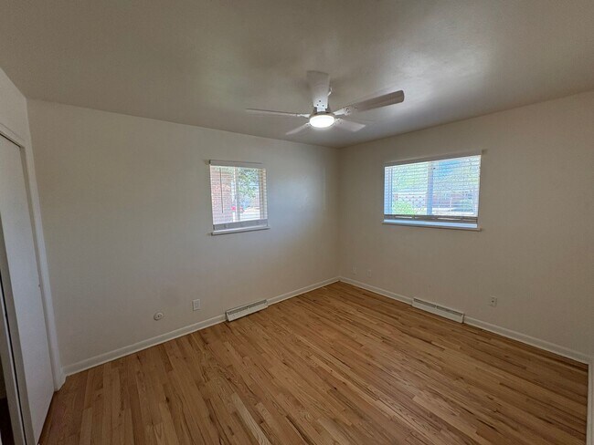 Building Photo - Newly Updated - Spacious 5 Bed 2 Bath Home