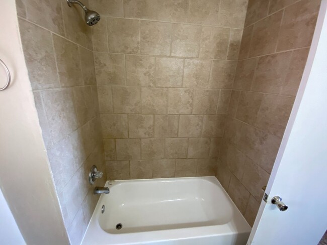 Building Photo - Great Location! Central Edmond!