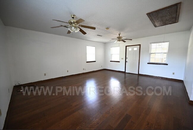 Building Photo - 267 Barbara Dr