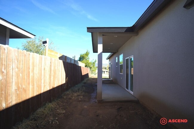 Building Photo - Brand New Home In Tehachapi!