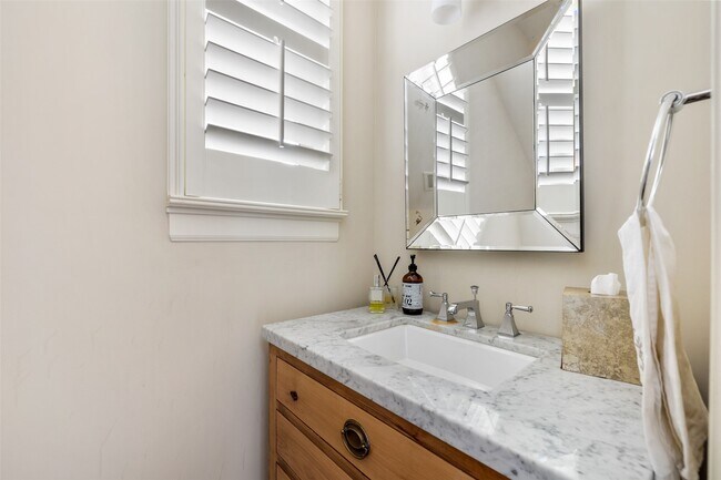 Building Photo - 1202 Wynden Commons Ln