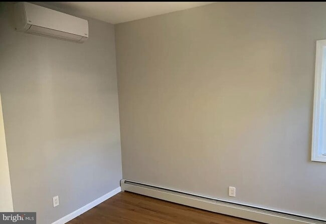 Building Photo - 67 Syringa St