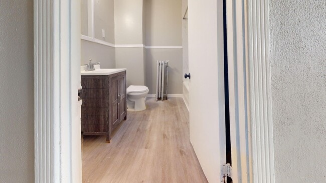 Building Photo - Cozy Modern Updated 3 Bedroom Townhome w/ Stainless Steel