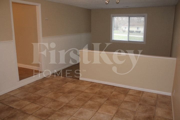 Building Photo - 9440 Port Royal Dr