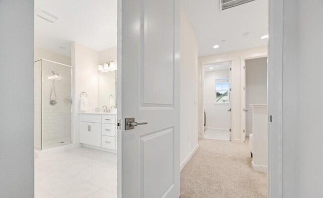 Building Photo - 1747 Linden Ln