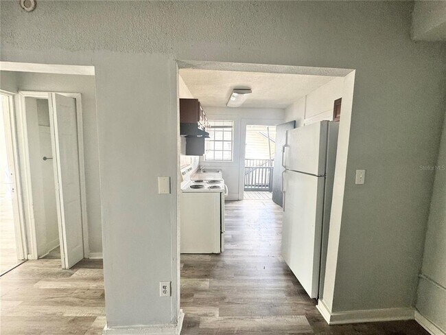 Building Photo - 704 Cordova Dr