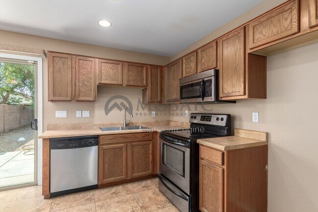Building Photo - 398 E Daniella Dr
