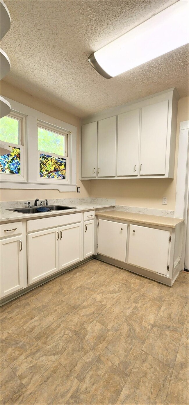 Building Photo - 413 N Magnolia St