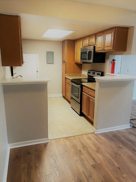 Primary Photo - 8225 Fairmount Dr