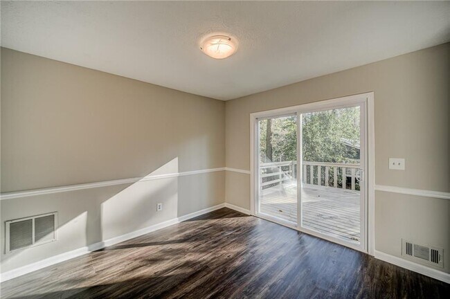 Building Photo - 4060 Oak Ferry Dr NE