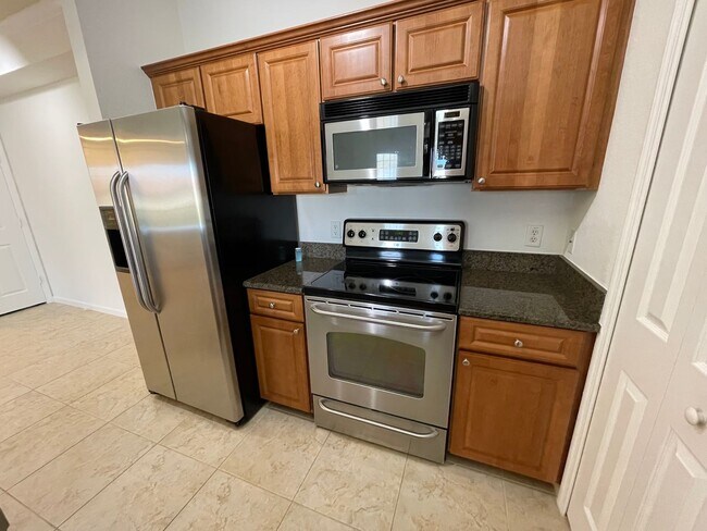 Building Photo - ANNUAL RENTAL - POSITANO PLACE-1 BED/1 BATH WITH LAKE VIEW AND NEW APPLIANCES!