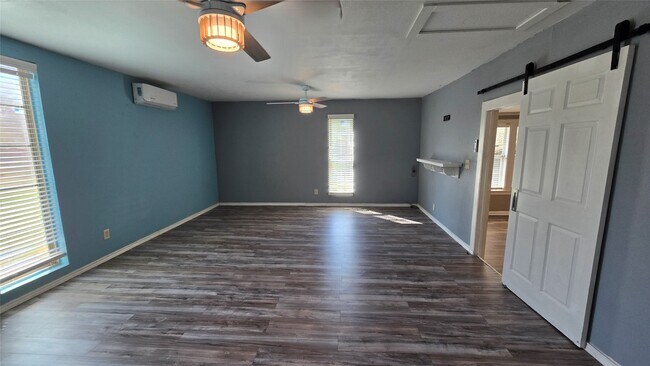 Building Photo - 2717 County Rd 3479B