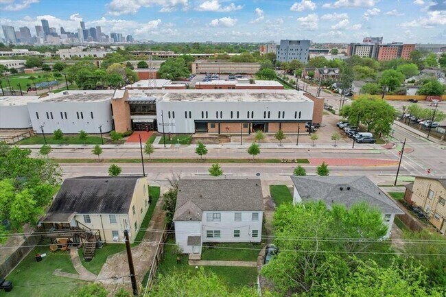Building Photo - 3444 Blodgett St