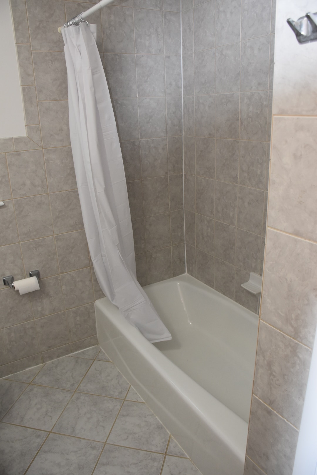 Building Photo - 826 E Capri Dr