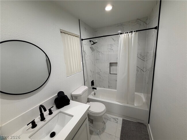 Building Photo - 3004 Ocean View Dr