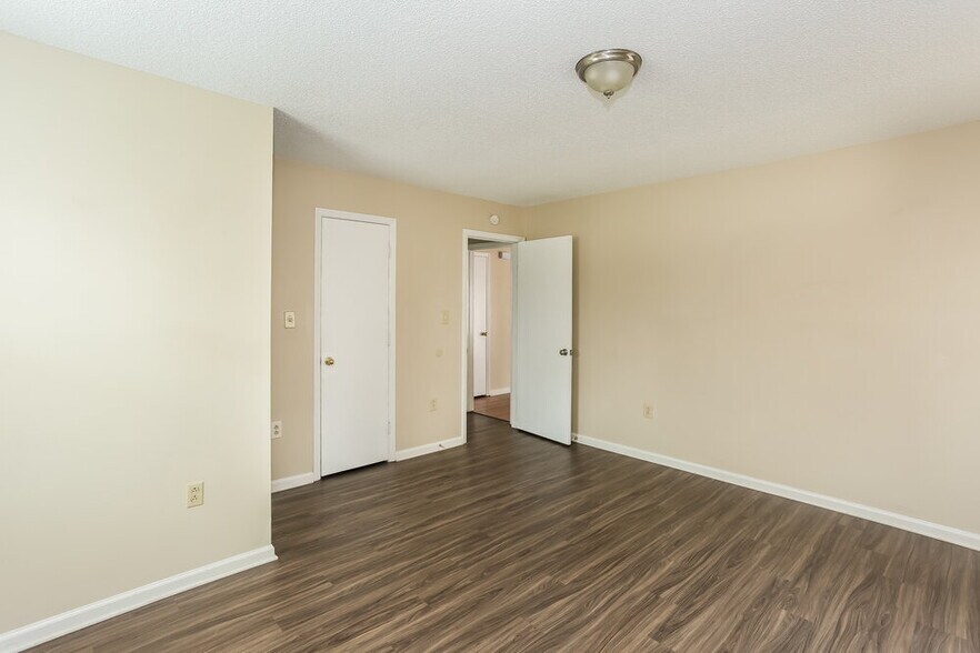 Building Photo - 8127 Sheringham Way