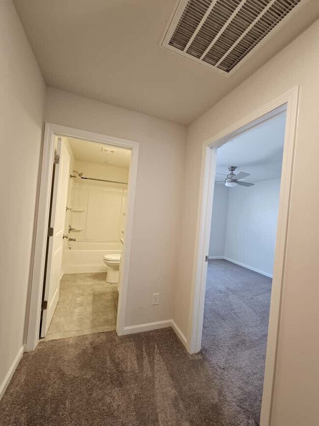 Building Photo - 369 Highline Trl