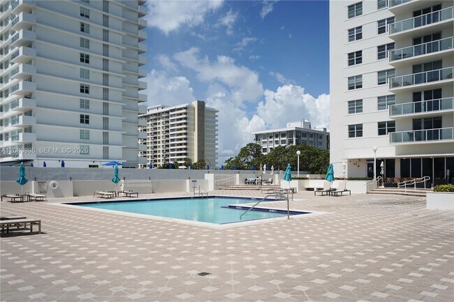Building Photo - 5701 Collins Ave