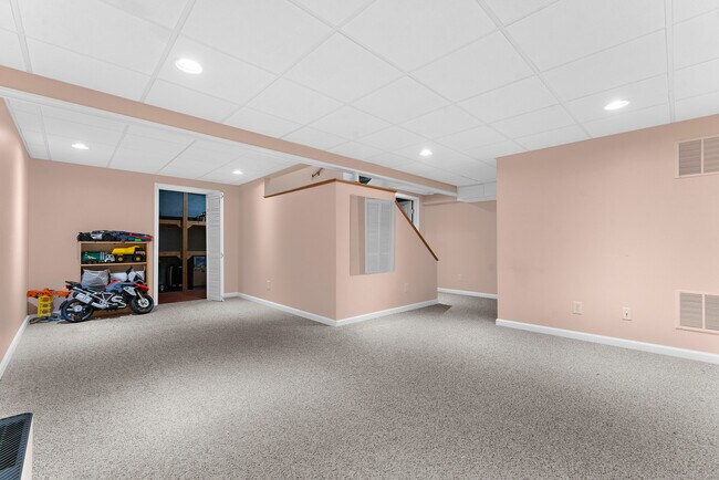 Building Photo - 31 Stevens Pl