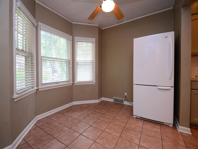 Building Photo - 509 S 50th Ave