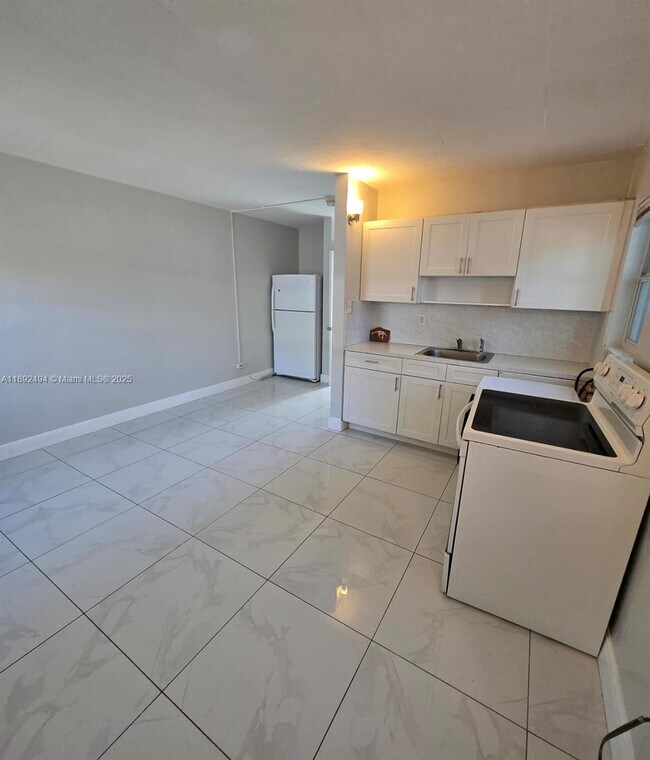 Building Photo - 426 NW 14th Ave