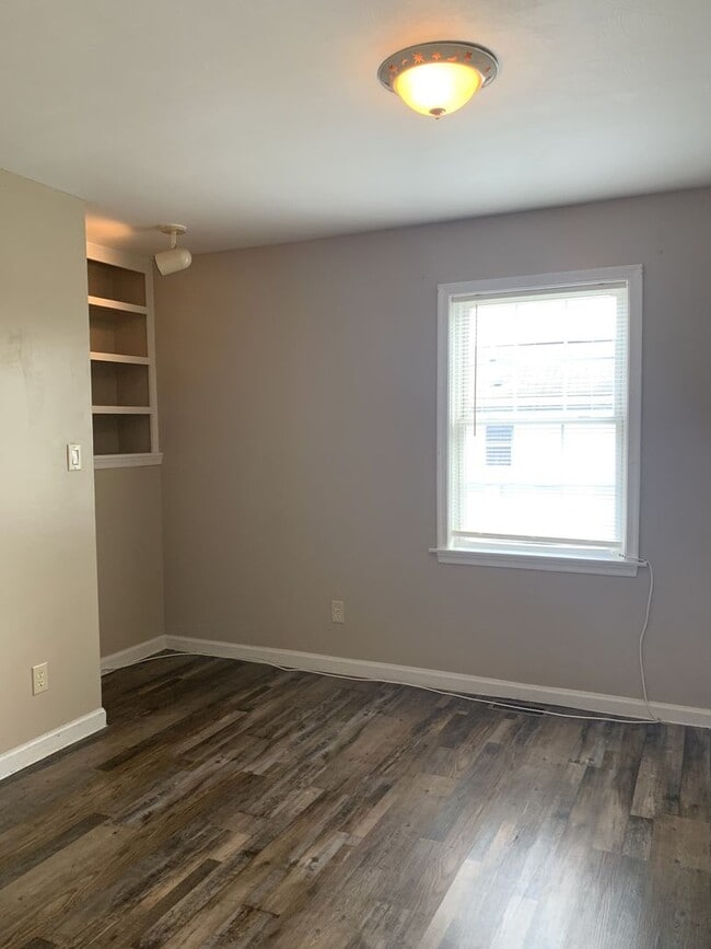 Building Photo - MOVE IN READY, APPLY NOW!!