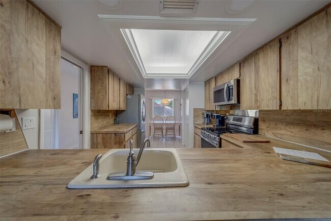Building Photo - 8105 Bardmoor Pl