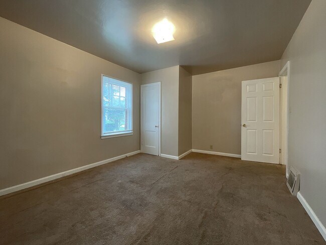 Building Photo - 4924 N 73rd St