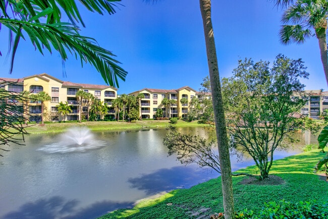 Building Photo - 400 Uno Lago Dr