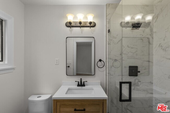 Building Photo - 8607 Clifton Way