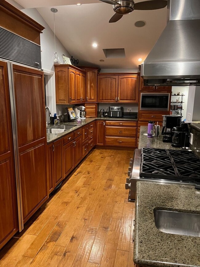 Building Photo - $5,700 - 5BR/2.5BA Single-Story Home in Pr...