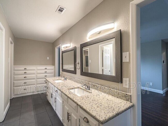 Building Photo - 3852 Westminster Dr