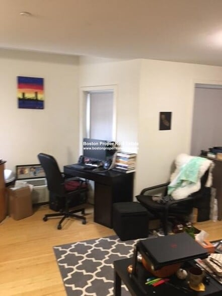 Building Photo - 461 Park Dr