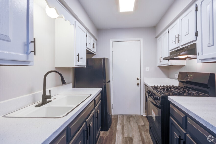 Woodland Courts Apartments 3621 W 119th St Alsip IL 60803 Apartment