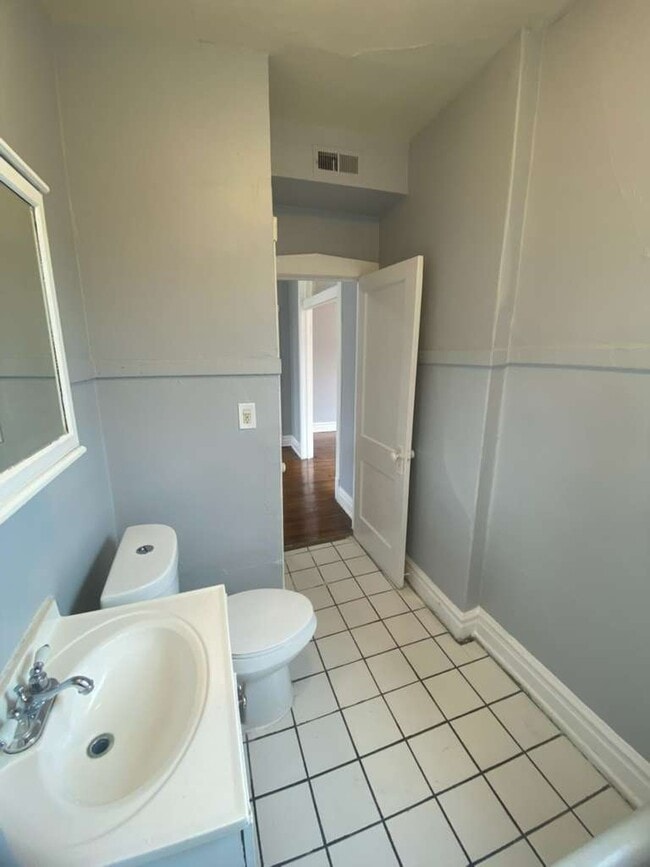 Building Photo - 5960 W Roosevelt Rd