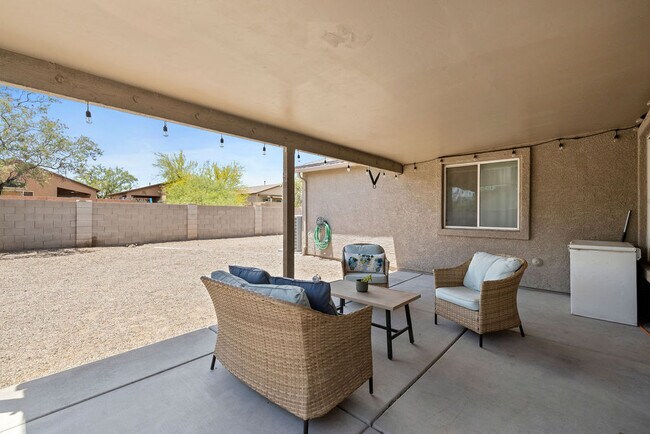 Building Photo - 5840 E Tercel Dr