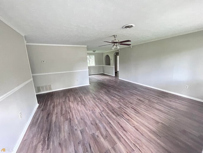 Building Photo - Newly Renovated Single-family Home