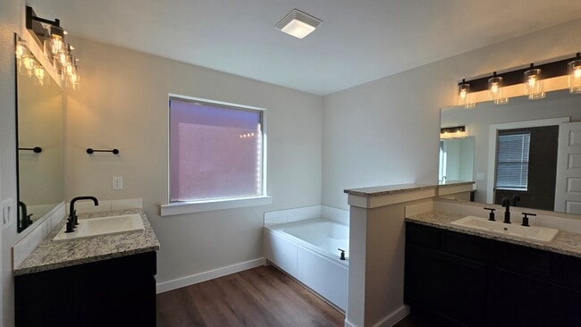 Building Photo - 512 Savannah St