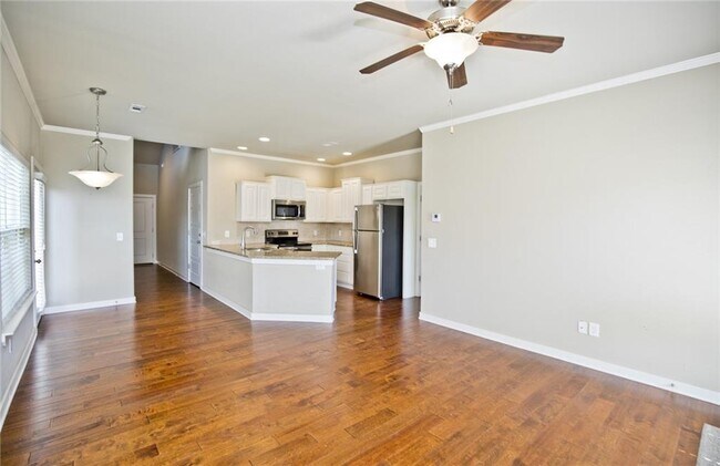 Building Photo - 2304 SW Juniper Ave