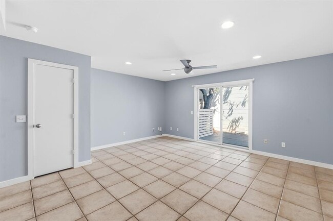 Building Photo - 2122 Hancock Dr