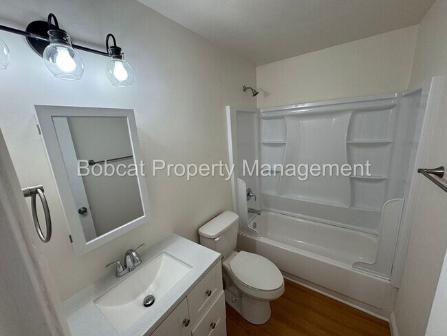 Building Photo - 1501 N Edmonds Dr