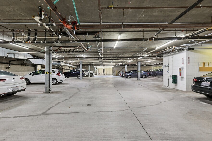 Building Photo - 3990 Centre St